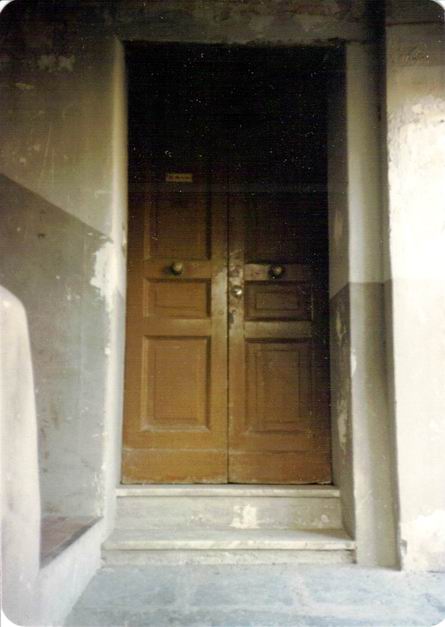 La porta d'ingresso a casa Cannavacciuoli