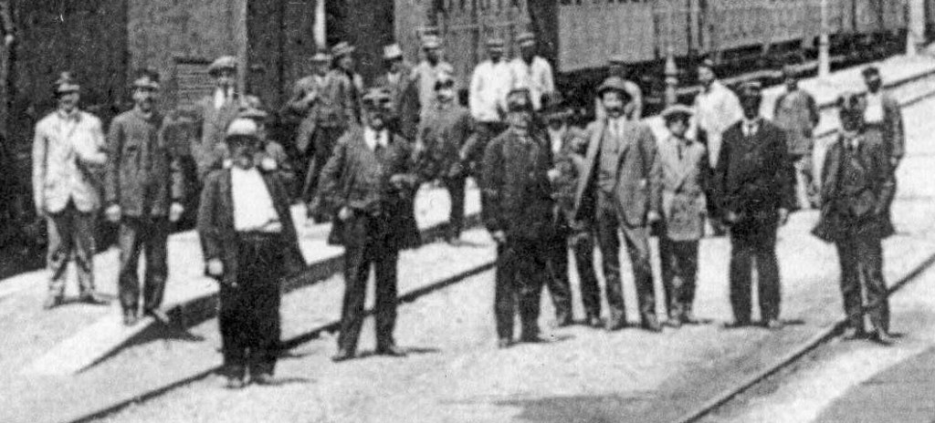Anno 1910 - Ferrovieri nella stazione di Castellammare di Stabia (archivio liberoricercatore.it)