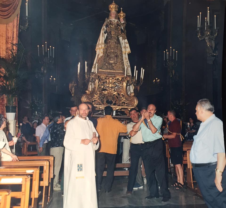 La Madonna del Carmine portata a spalla
