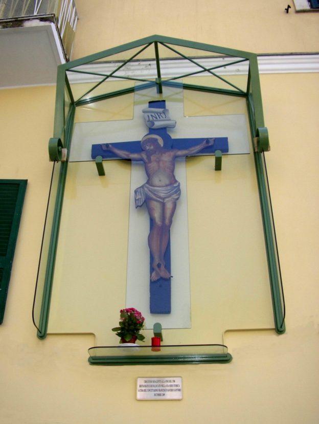 Crocifisso di Piazza Orologio (foto Maurizio Cuomo)