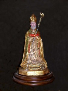 San Catello: una piccola statua del Santo Patrono.
