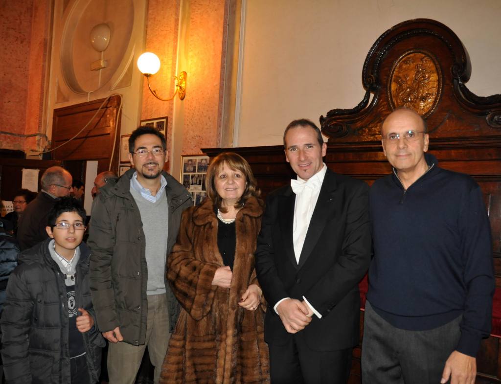 Gli organizzatori della serata (in foto: Domenico, Maurizio Cuomo, Scolastica Napolitano, il M° Sebastiano Cascone  e Corrado di Martino).