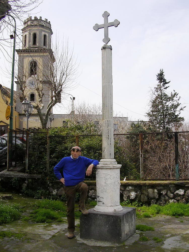 Gigi Nocera davanti alla croce di Pozzano, 16 Marzo 2008