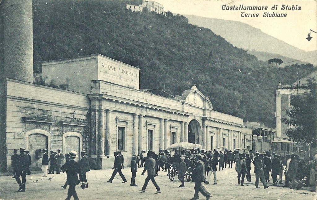 Fig.2 La facciata delle Terme in una cartolina d'epoca